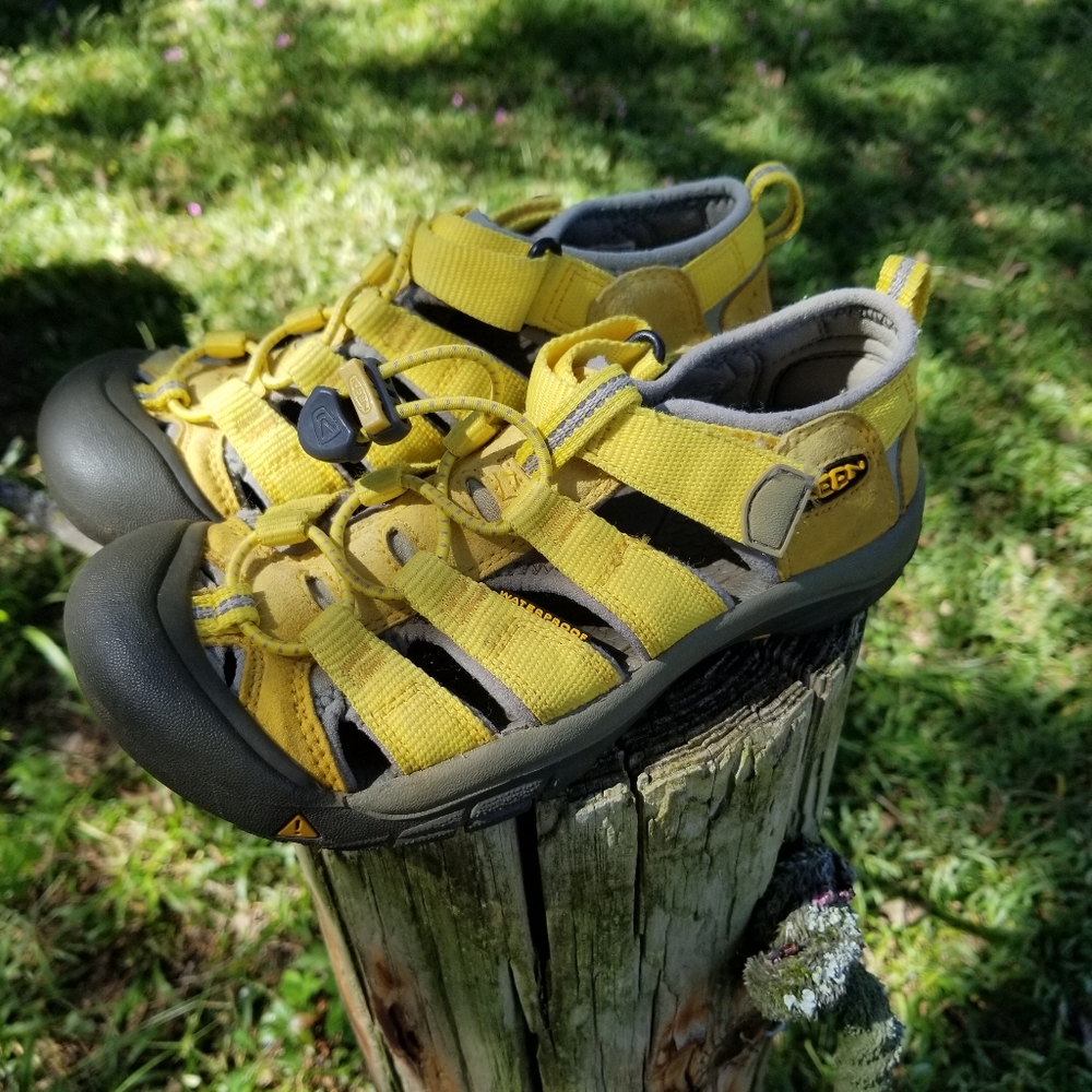 Kid's size Classic Keen Newport sandals size 2 in EUC